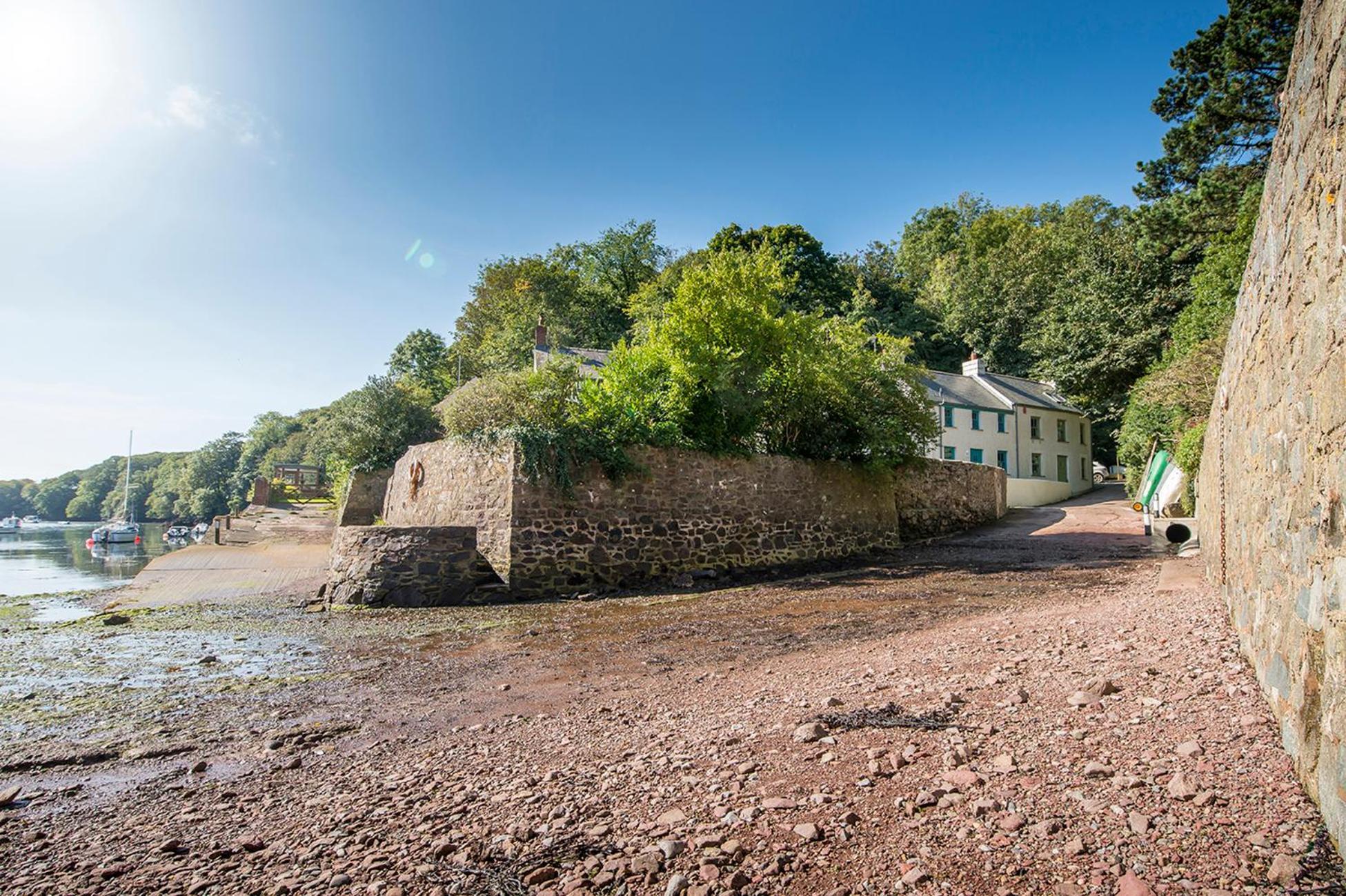 Sloop Inn Cottage ハバーフォードウェスト エクステリア 写真